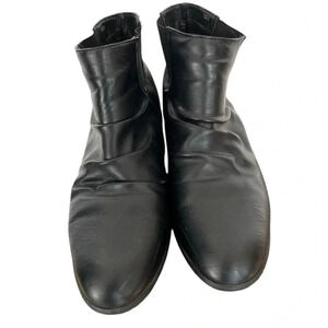 5/20$ Ardene cute black booties with  small heel size 9